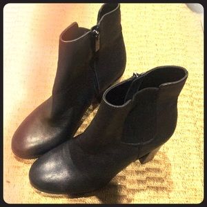 Kenneth Cole leather booties sz 8.5 w/side gusset